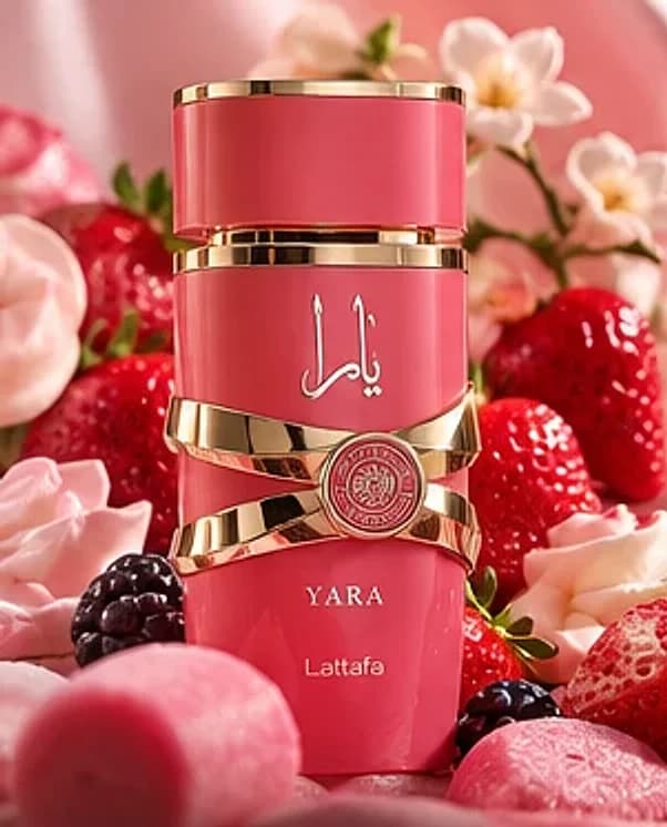 Frasco rosa intenso do Lattafa Yara Candy 100ml com frutas vermelhas